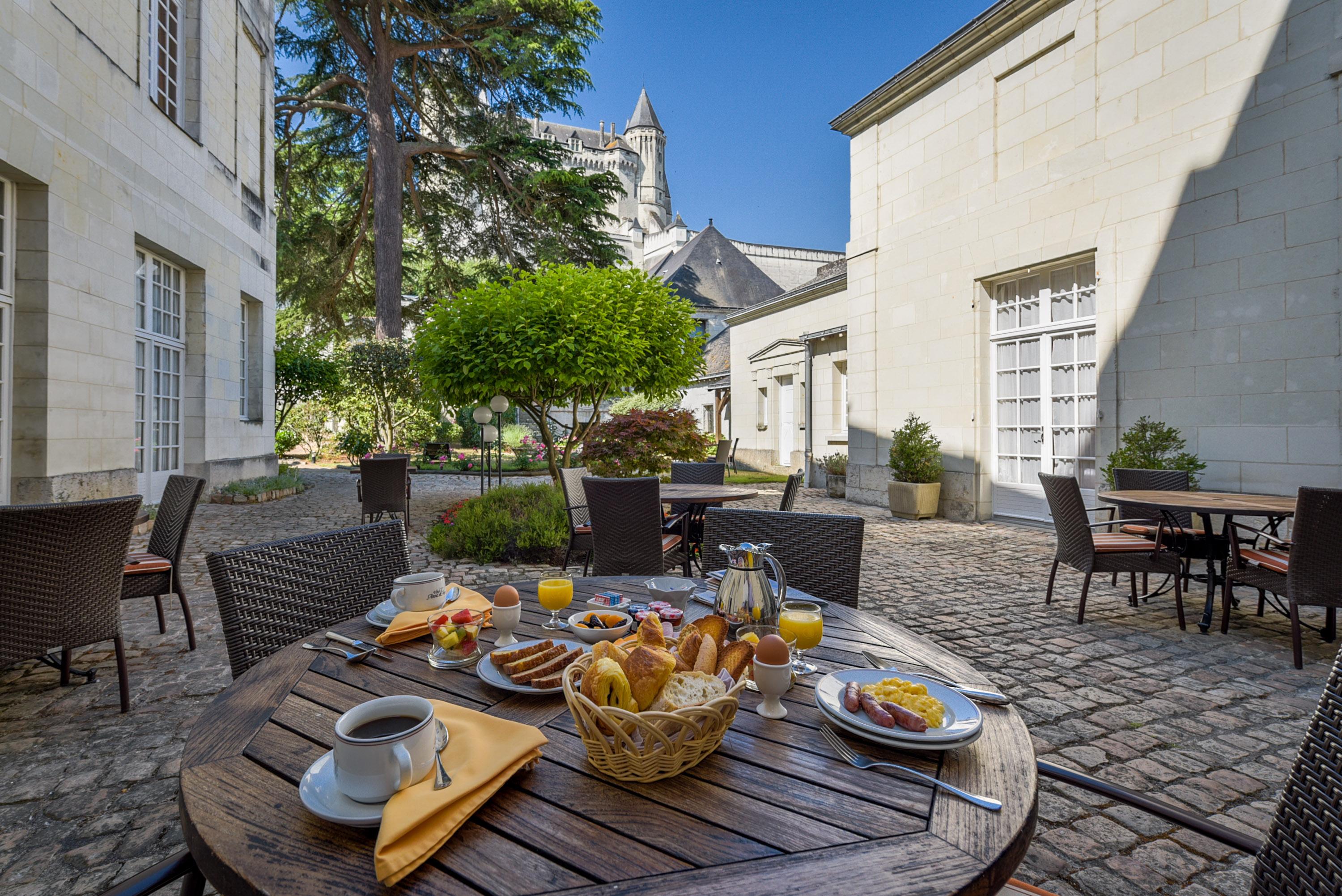 Hotel Anne D'Anjou, The Originals Collection Saumur Bagian luar foto