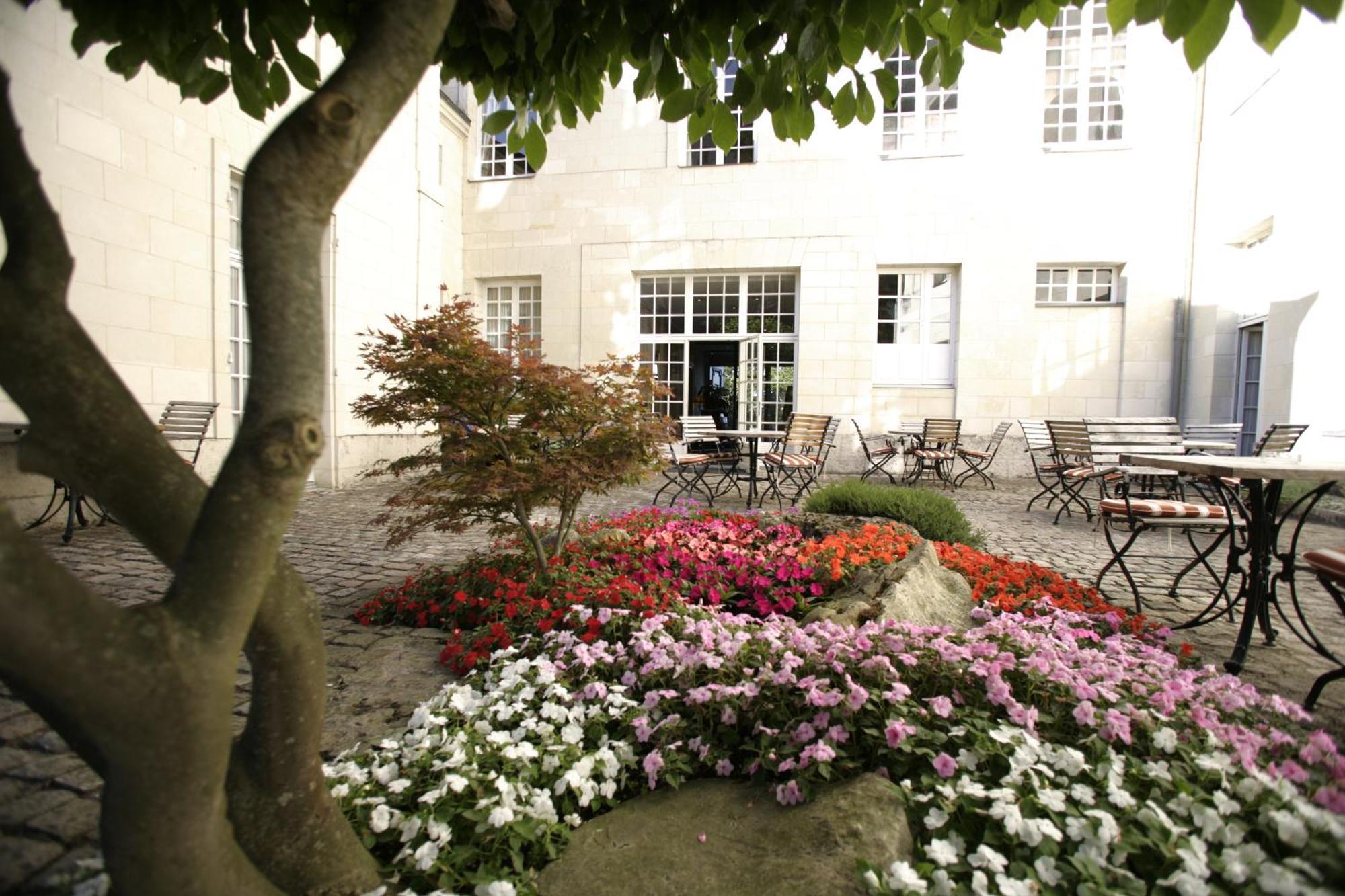 Hotel Anne D'Anjou, The Originals Collection Saumur Bagian luar foto